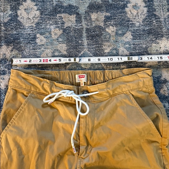 Levi's Tan Jogger Pants. 97% cotton 3% elastane. Size 26 - Picture 3 of 8